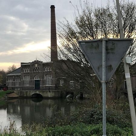 Vila Gezellige Pipo Met Grote Schommel Aan Het Water Medemblik Exteriér fotografie