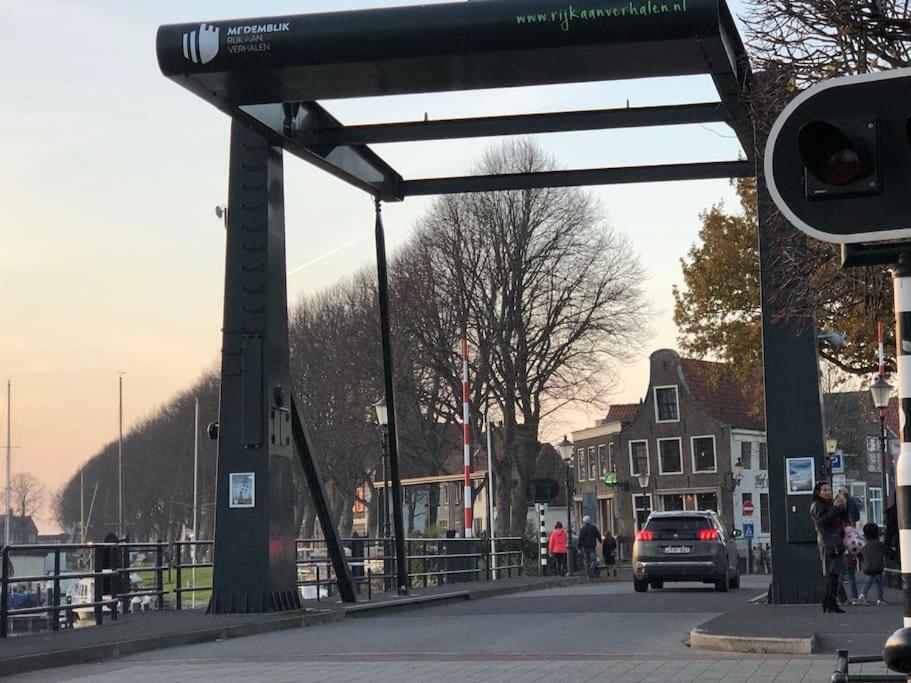 Vila Gezellige Pipo Met Grote Schommel Aan Het Water Medemblik Exteriér fotografie