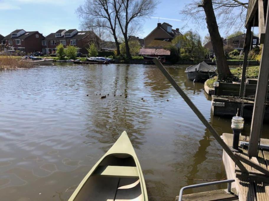 Vila Gezellige Pipo Met Grote Schommel Aan Het Water Medemblik Exteriér fotografie