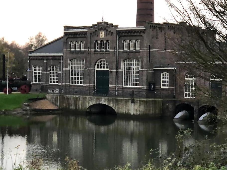 Vila Gezellige Pipo Met Grote Schommel Aan Het Water Medemblik Exteriér fotografie